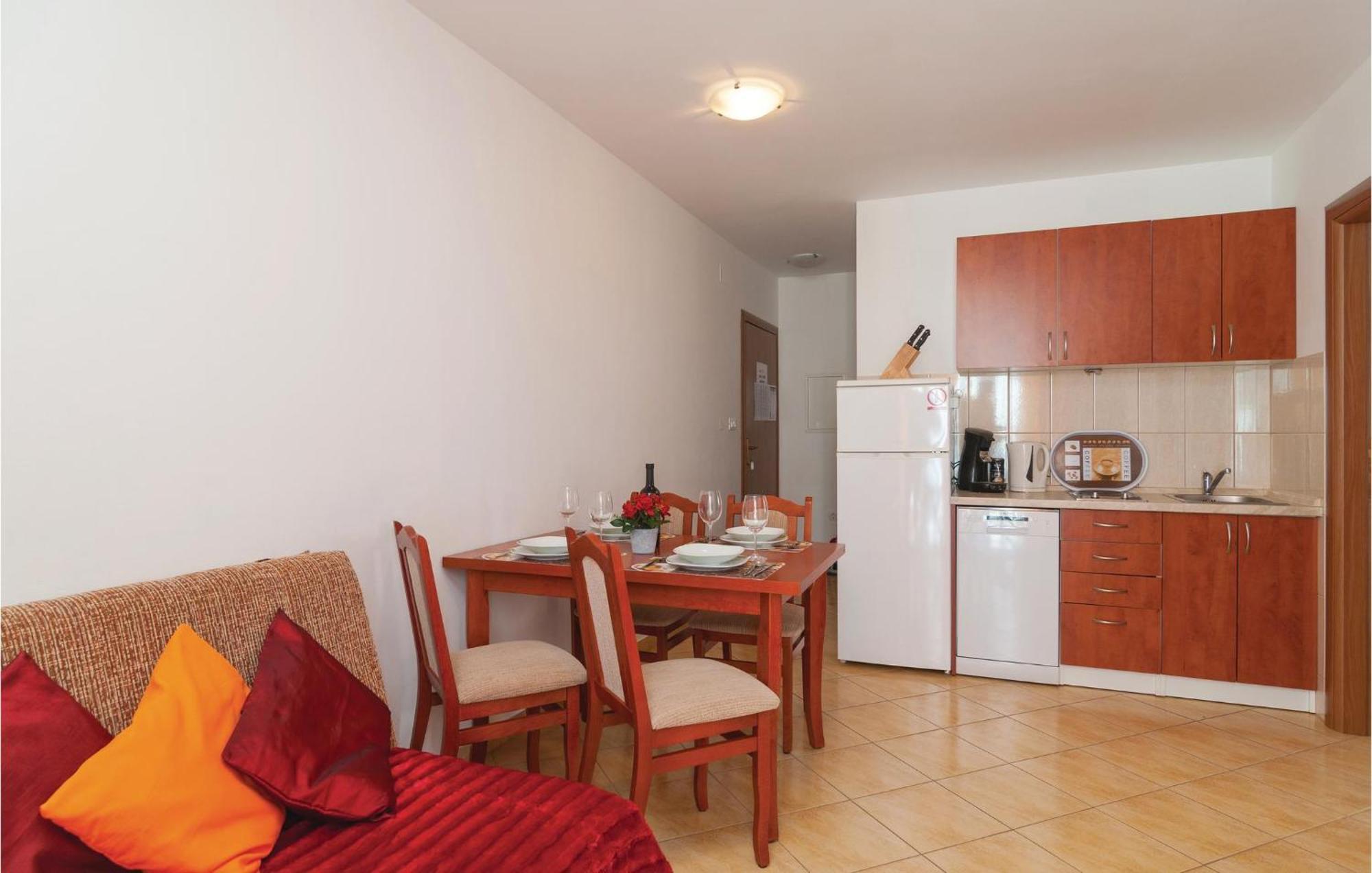 Cozy Apartment In Supetar With Kitchen Dış mekan fotoğraf