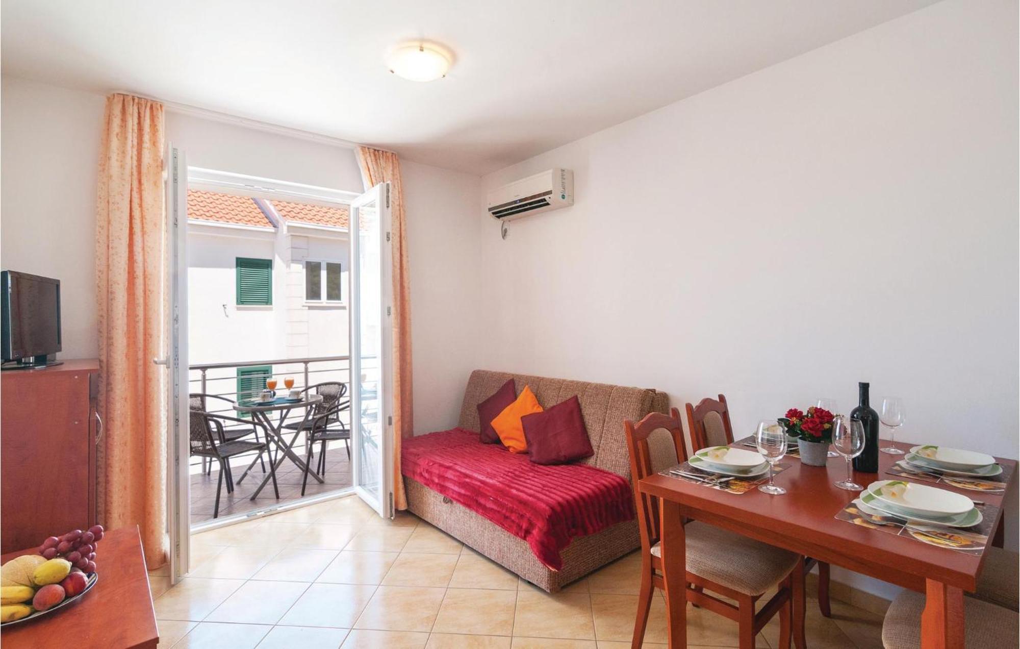Cozy Apartment In Supetar With Kitchen Dış mekan fotoğraf